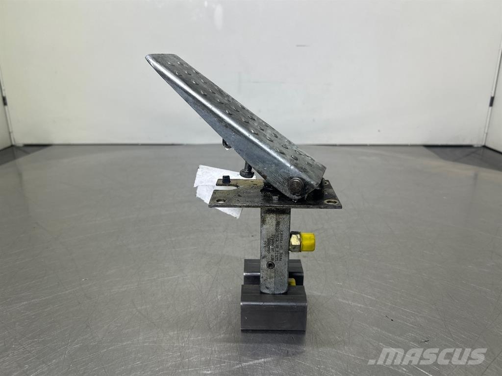 Terex TW150-Atlas 6049419/6047885-Gas pedal Kabiner og interiør