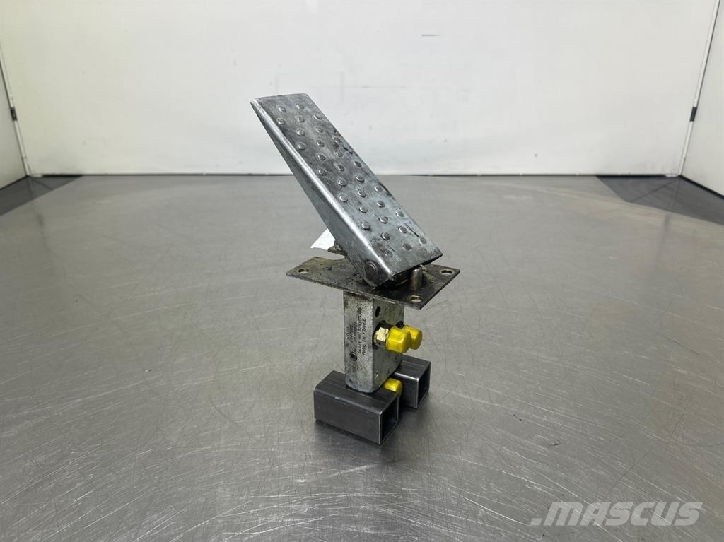 Terex TW150-Atlas 6049419/6047885-Gas pedal Kabiner og interiør