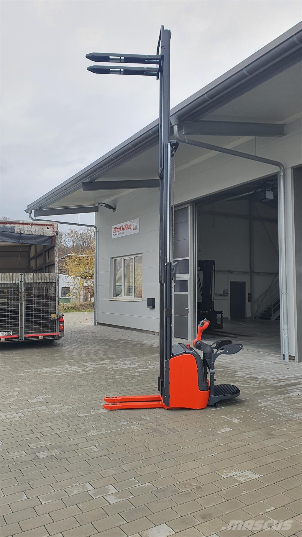 Linde L14AP Stand-in stackers