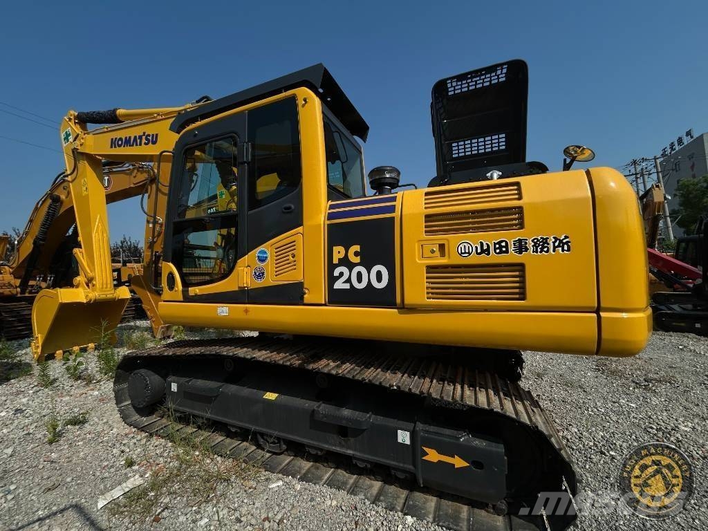 Komatsu PC 200-8 중형굴삭기 7톤-28톤