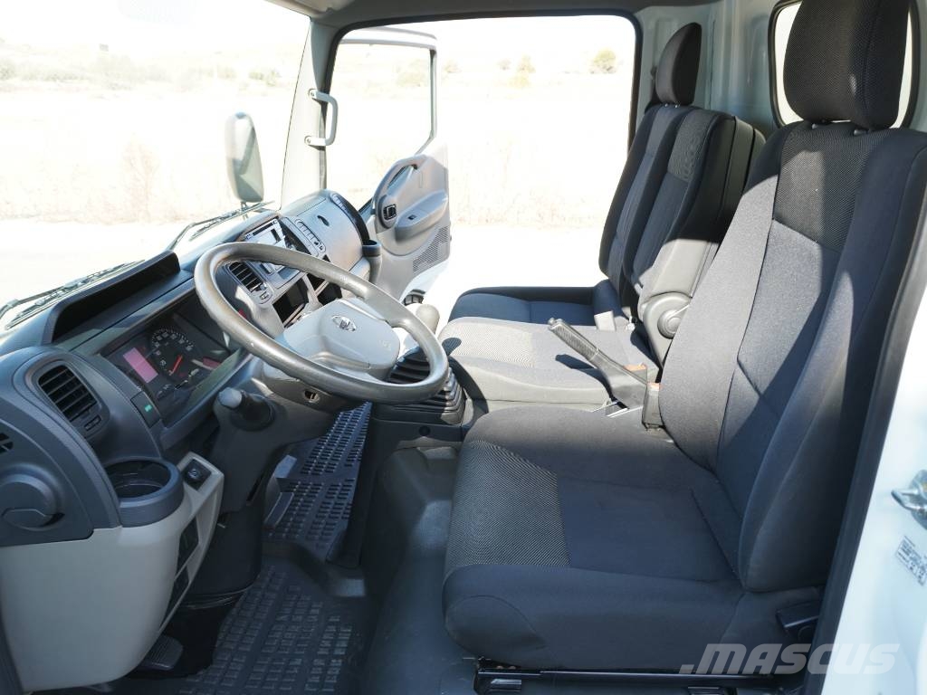 Nissan NT400 35.13 CAJA CERRADA ***55.000 KMS*** شاحنات ذات هيكل صندوقي