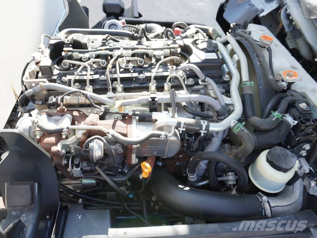 Nissan NT400 35.13 CAJA CERRADA ***55.000 KMS*** شاحنات ذات هيكل صندوقي