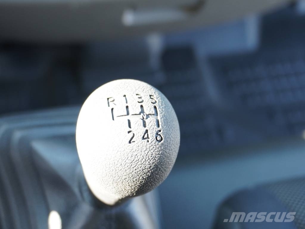 Nissan NT400 35.13 CAJA CERRADA ***55.000 KMS*** شاحنات ذات هيكل صندوقي