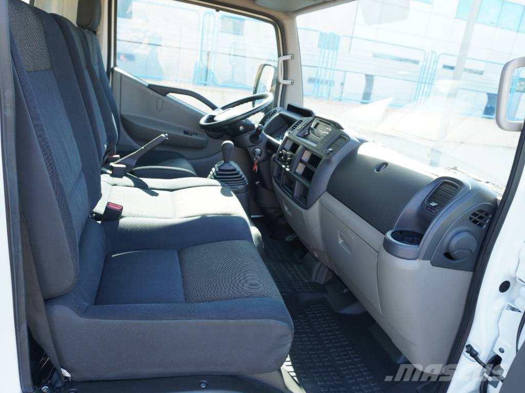 Nissan NT400 35.13 CAJA CERRADA ***55.000 KMS*** شاحنات ذات هيكل صندوقي