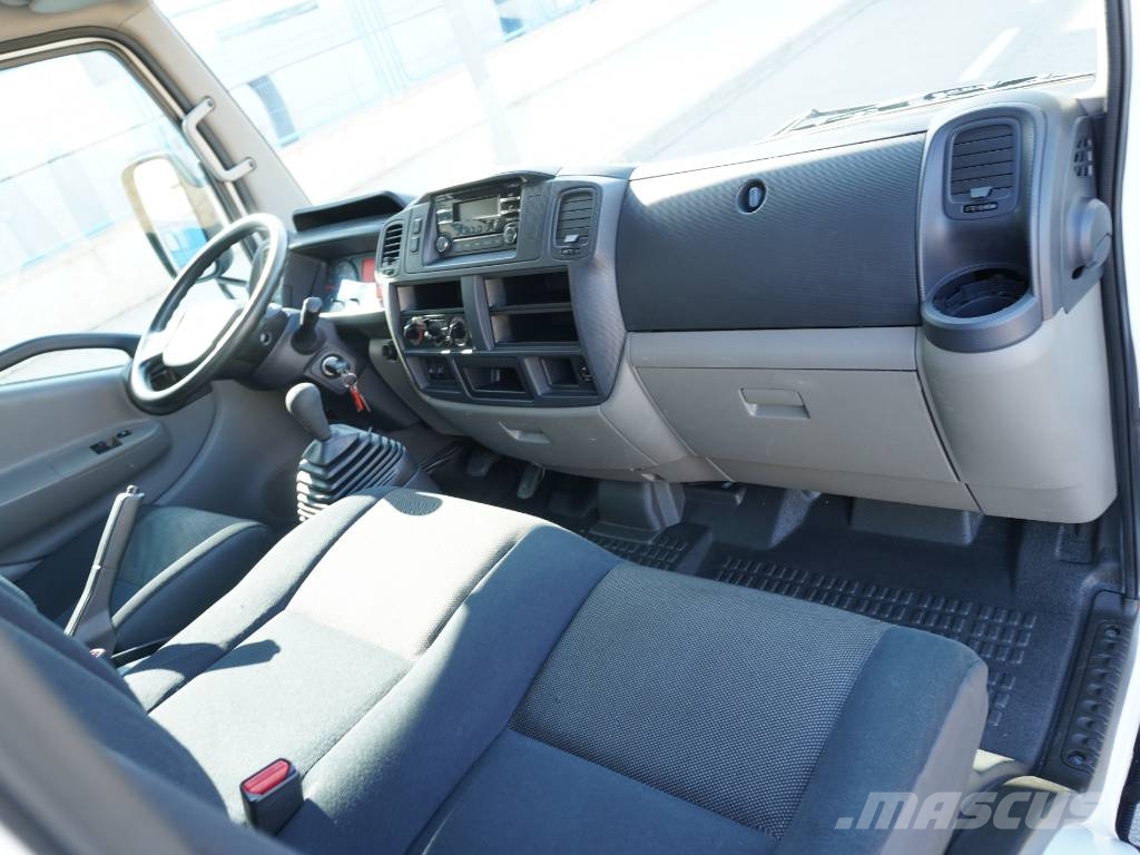 Nissan NT400 35.13 CAJA CERRADA ***55.000 KMS*** شاحنات ذات هيكل صندوقي