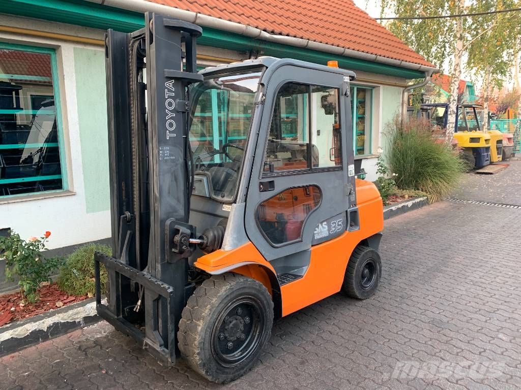 Toyota 7 FGJF 35 -V2997 OB Gázüzemű targoncák