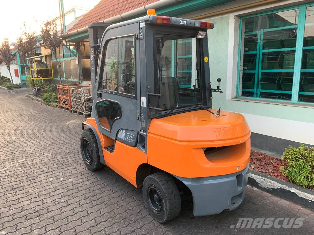 Toyota 7 FGJF 35 -V2997 OB Gázüzemű targoncák