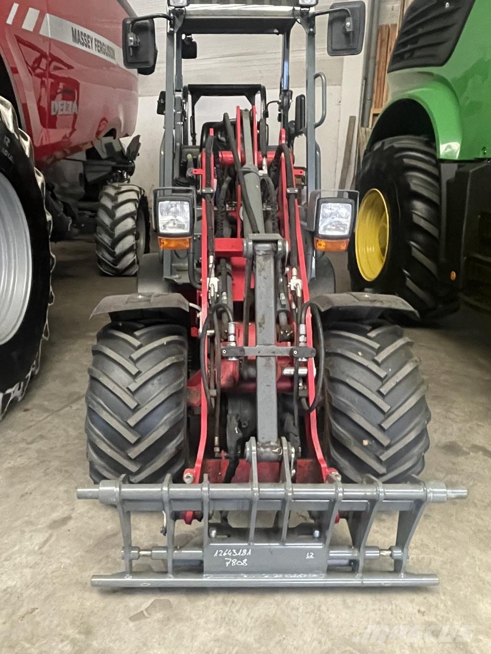Weidemann 1160e フロントローダーとディガー