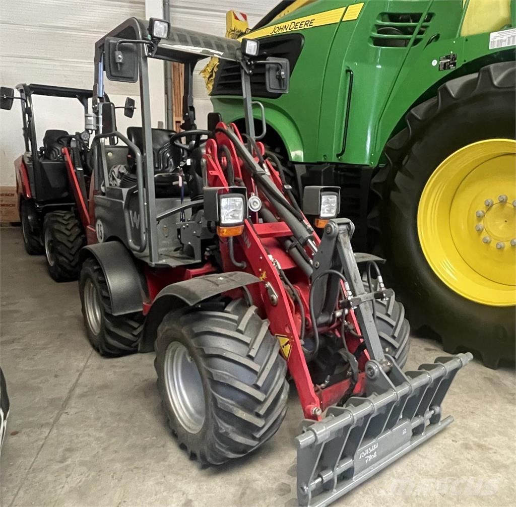 Weidemann 1160e フロントローダーとディガー