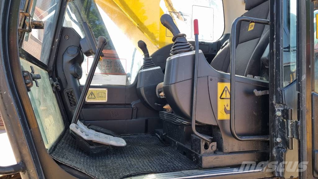JCB JS 220 LC 履带挖掘机