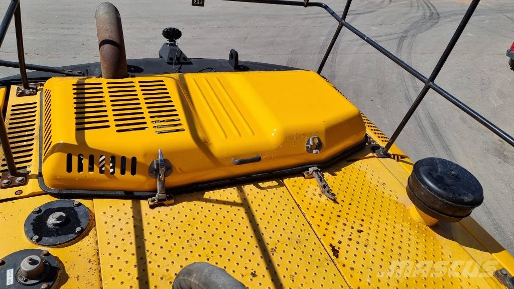 JCB JS 220 LC 履带挖掘机