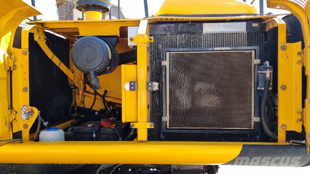 JCB JS 220 LC 履带挖掘机