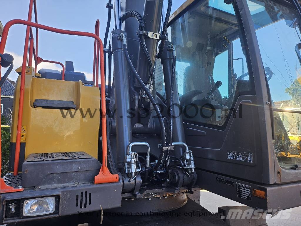 Volvo EW 160 E حفارات بعجل