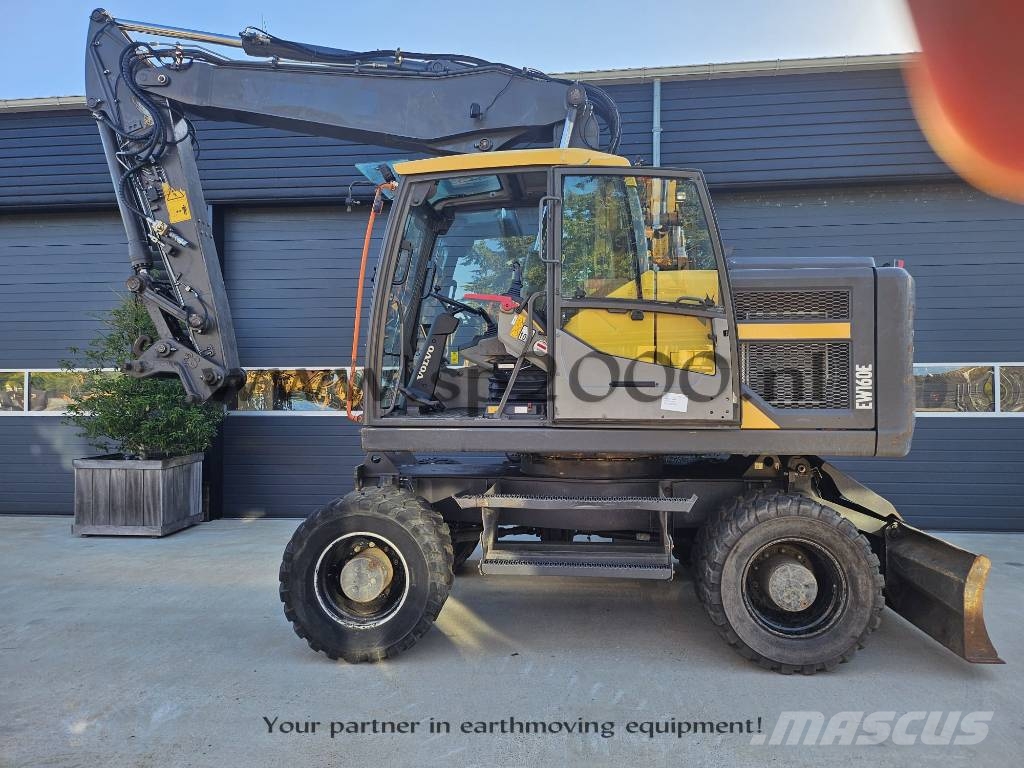 Volvo EW 160 E حفارات بعجل