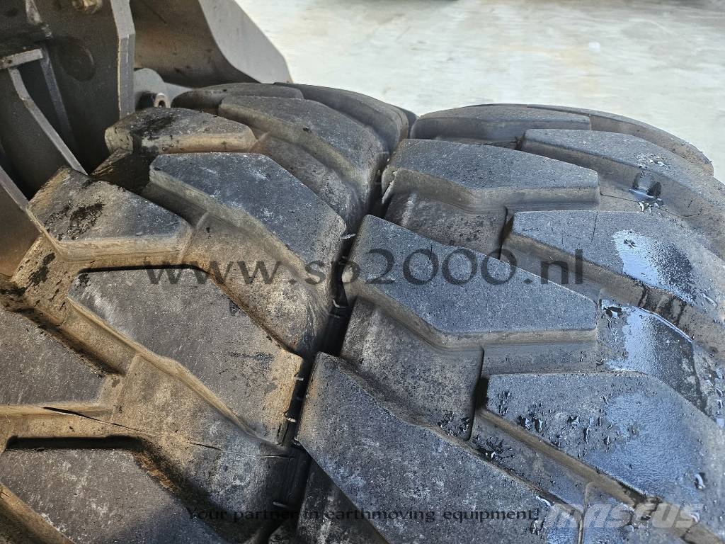 Volvo EW 160 E حفارات بعجل