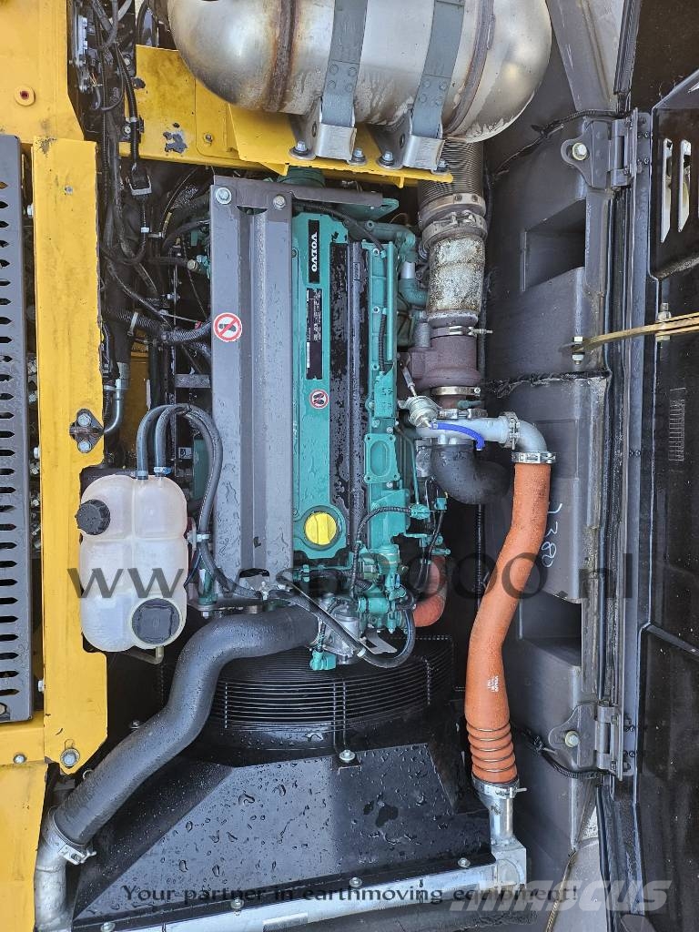 Volvo EW 160 E حفارات بعجل