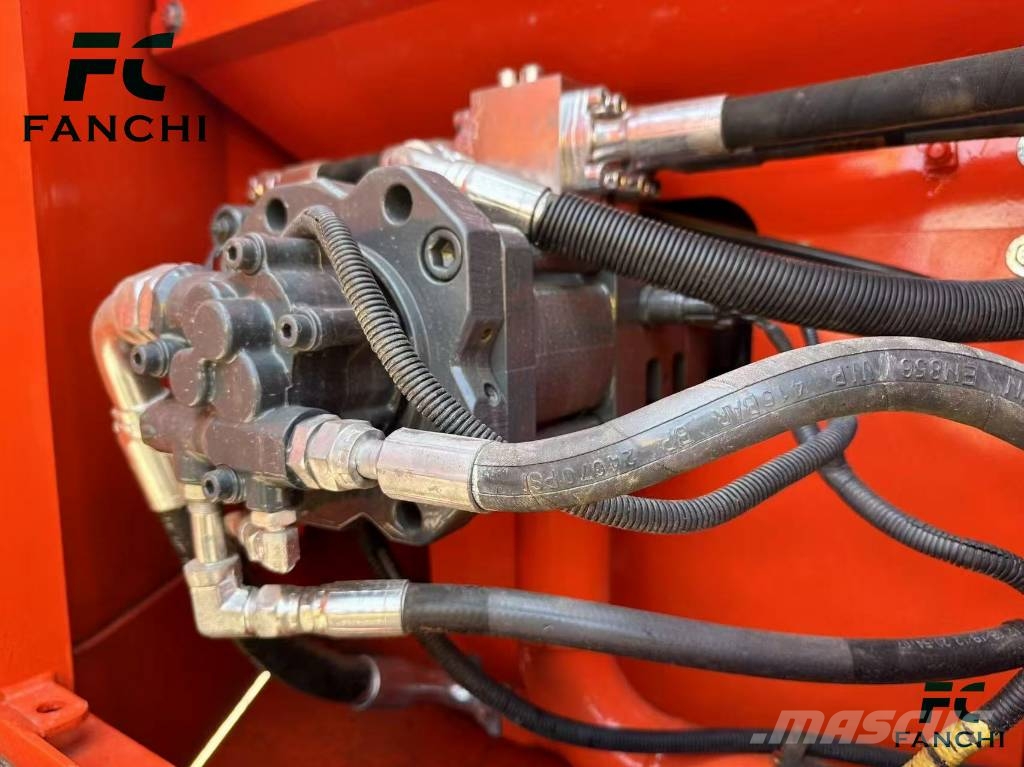 Doosan DX 140 LC حفارات زحافة