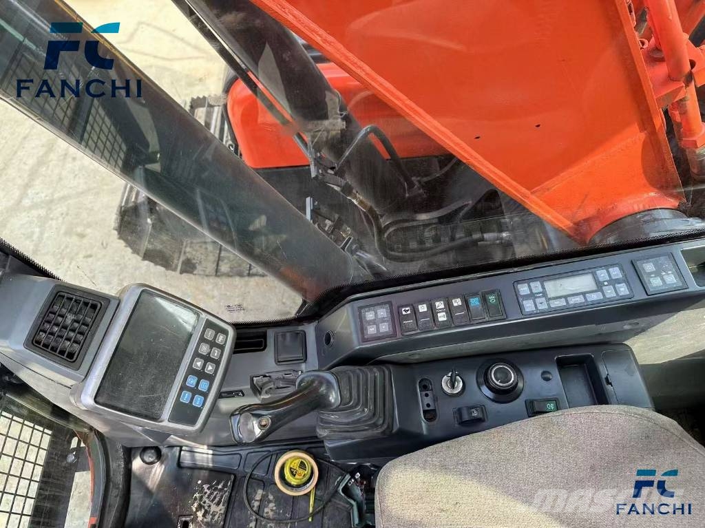 Doosan DX 140 LC حفارات زحافة