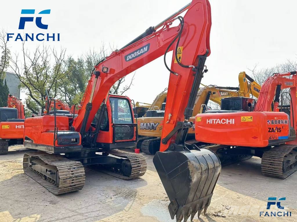 Doosan DX 140 LC حفارات زحافة
