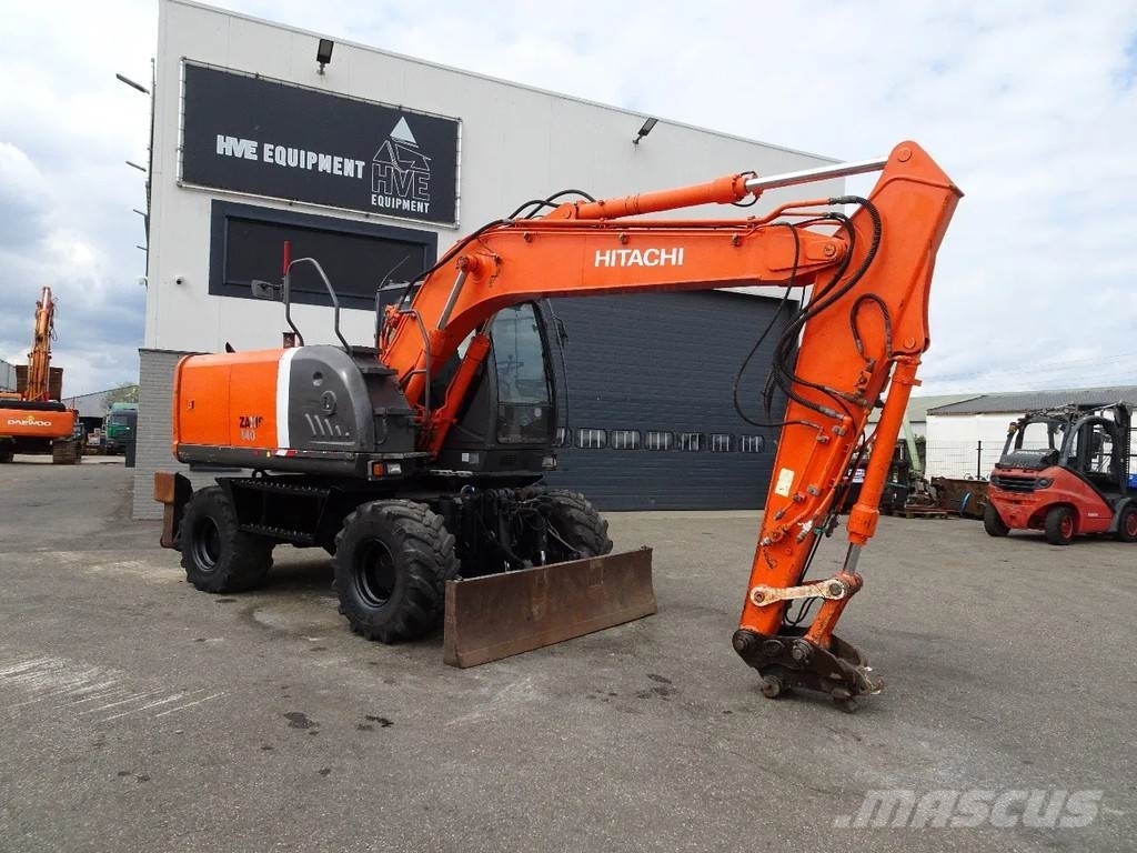 ハチ Hitachi ZX250LC-3 Excavator | Boss Machinery