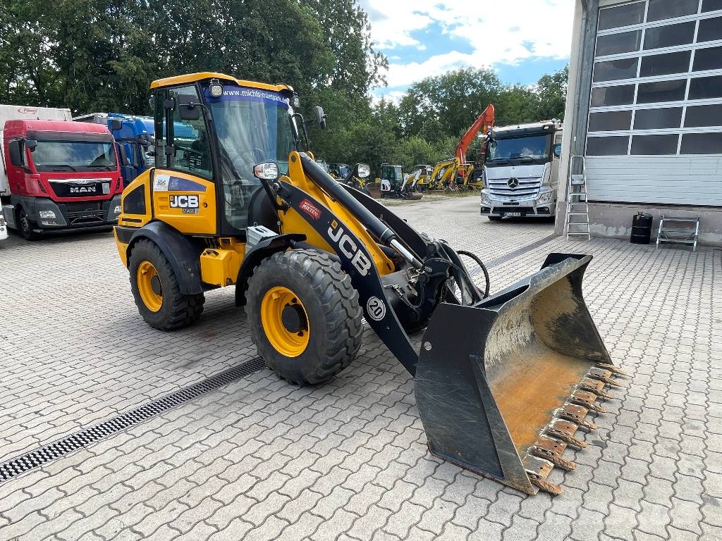 JCB Radlader 409SV Stage V mit Ladeschaufel und Gabel Фронтальні навантажувачі