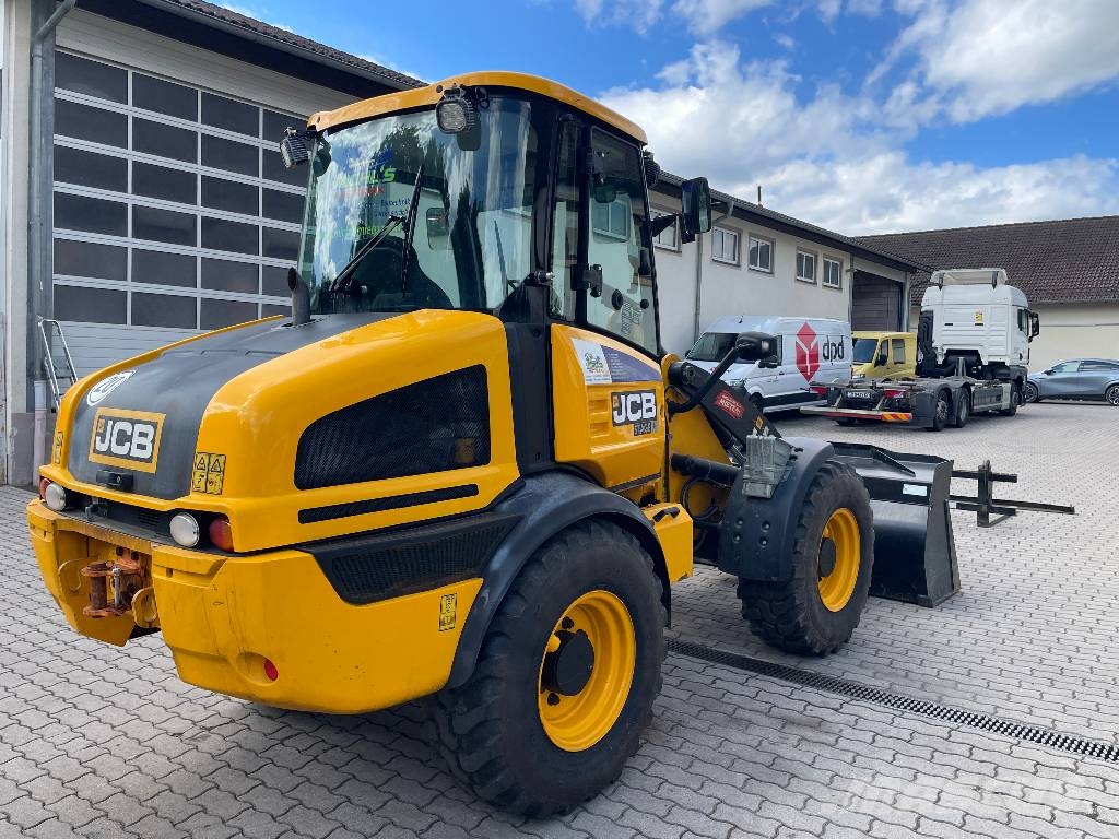 JCB Radlader 409SV Stage V mit Ladeschaufel und Gabel Фронтальні навантажувачі