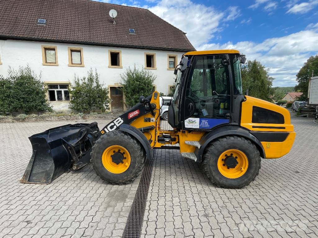 JCB Radlader 409SV Stage V mit Ladeschaufel und Gabel Фронтальні навантажувачі