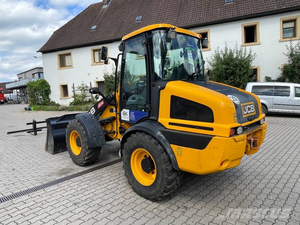 JCB Radlader 409SV Stage V mit Ladeschaufel und Gabel Фронтальні навантажувачі
