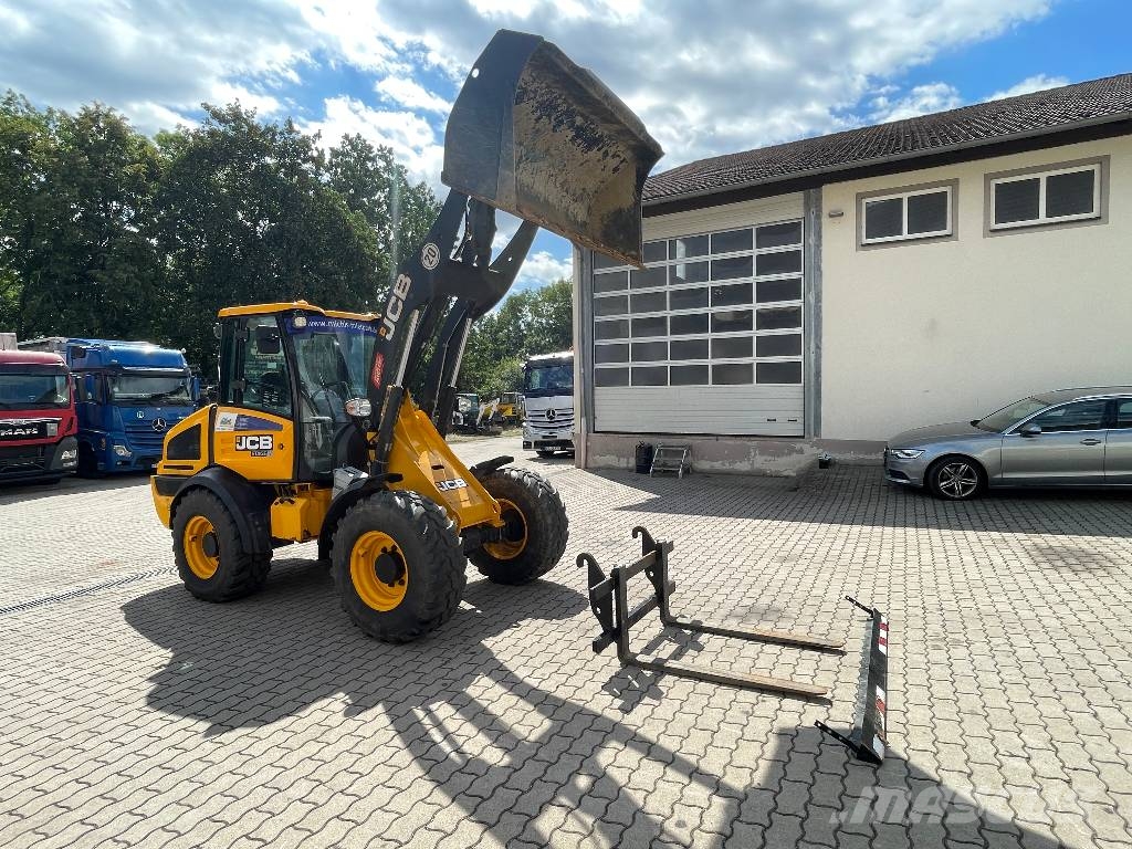 JCB Radlader 409SV Stage V mit Ladeschaufel und Gabel Фронтальні навантажувачі