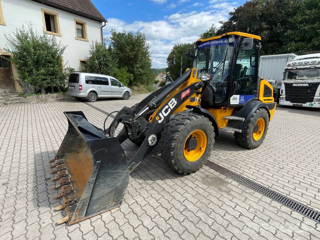 JCB Radlader 409SV Stage V mit Ladeschaufel und Gabel Фронтальні навантажувачі