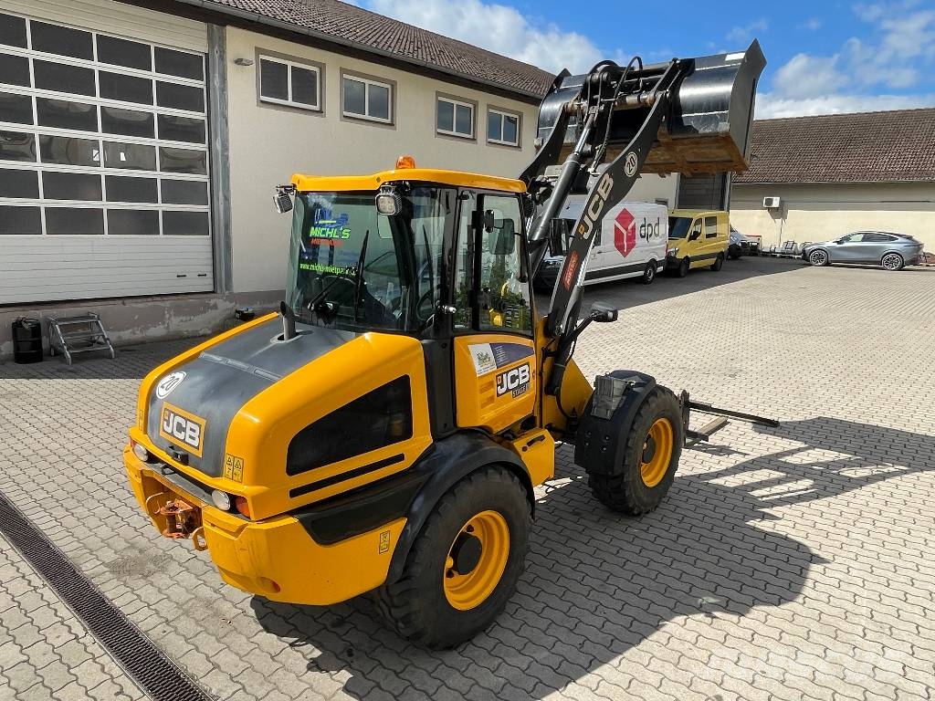 JCB Radlader 409SV Stage V mit Ladeschaufel und Gabel Фронтальні навантажувачі