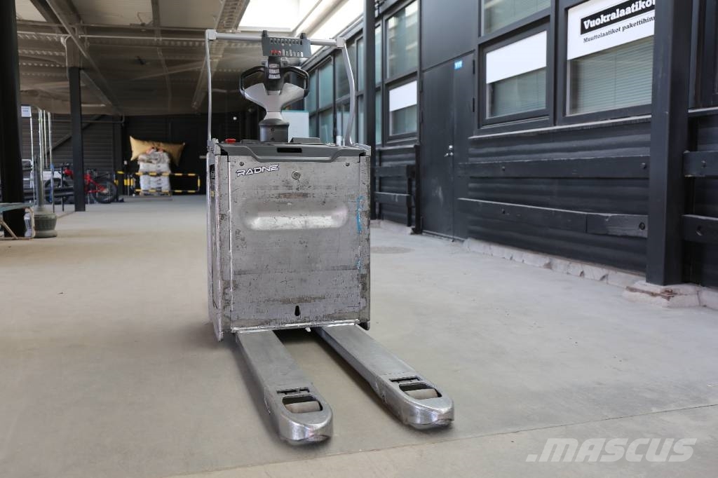 Still EXH-SF20 Low lift with platform
