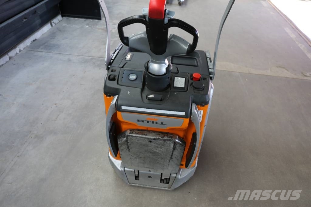 Still EXH-SF20 Low lift with platform