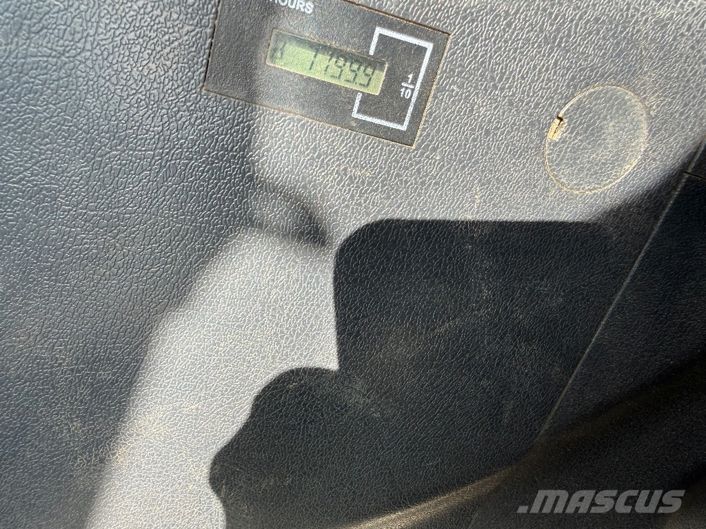 Hyundai HX 140 AL Bandgrävare