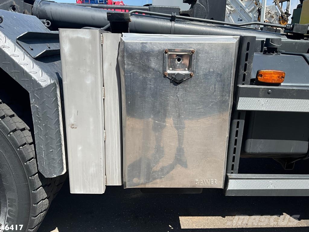 Iveco Trakker AD260T36 6x4 Hiab 24 Tonmeter laadkraan Camion con gancio di sollevamento