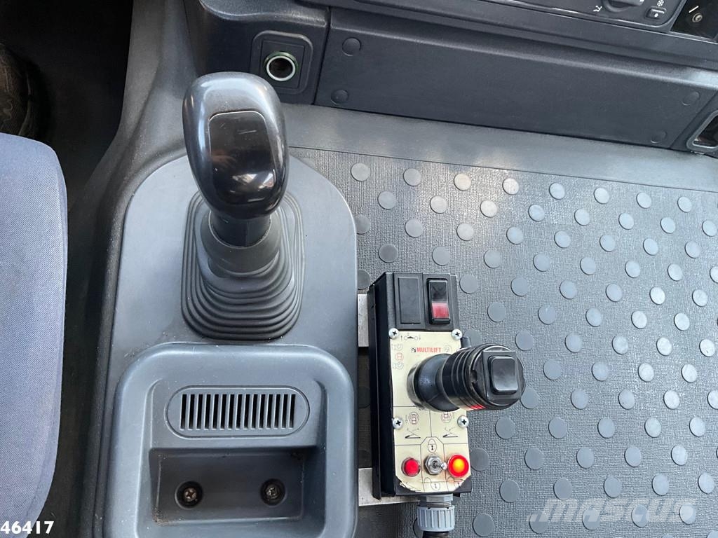 Iveco Trakker AD260T36 6x4 Hiab 24 Tonmeter laadkraan Camion con gancio di sollevamento