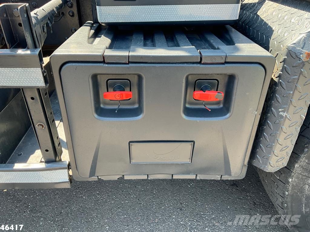 Iveco Trakker AD260T36 6x4 Hiab 24 Tonmeter laadkraan Camion con gancio di sollevamento