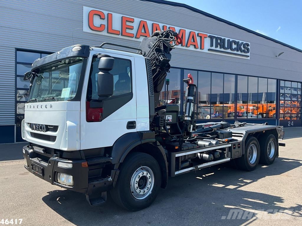 Iveco Trakker AD260T36 6x4 Hiab 24 Tonmeter laadkraan Camion con gancio di sollevamento