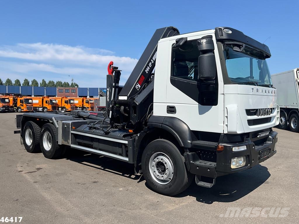 Iveco Trakker AD260T36 6x4 Hiab 24 Tonmeter laadkraan Camion con gancio di sollevamento