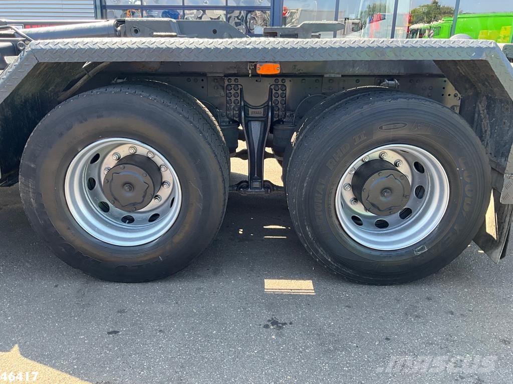Iveco Trakker AD260T36 6x4 Hiab 24 Tonmeter laadkraan Camion con gancio di sollevamento