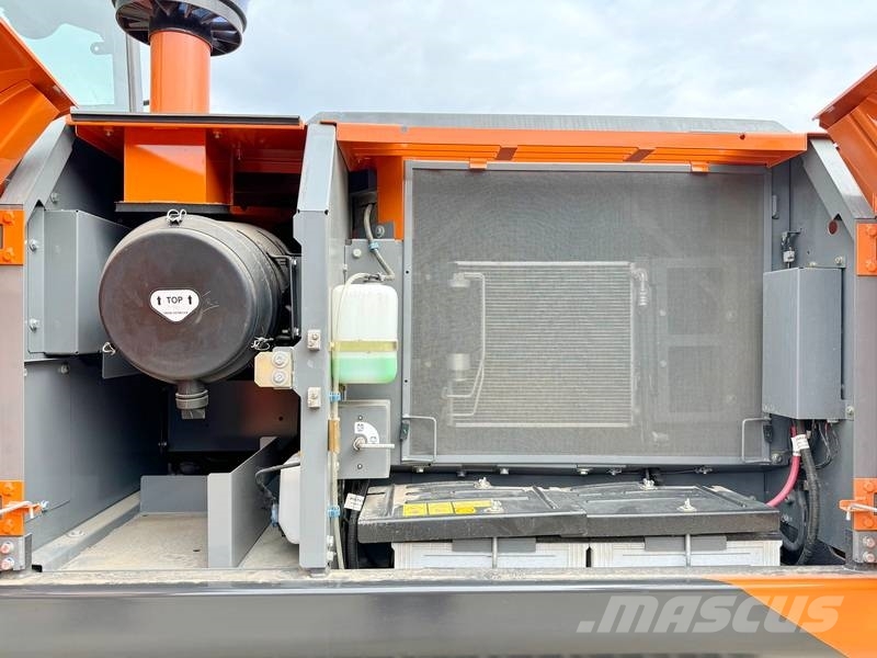 Hitachi ZX220LC-5G / ISUZU ENGINE 履带挖掘机