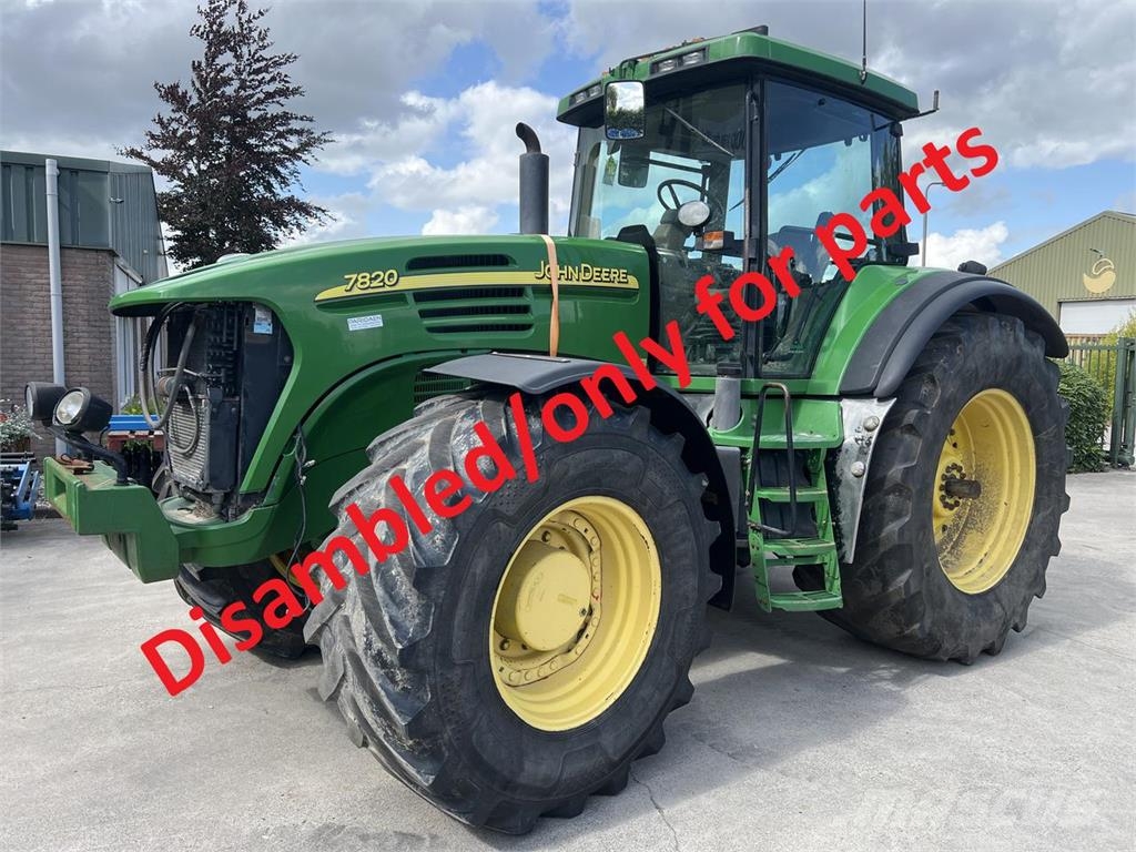 John Deere 7020 Series Traktori