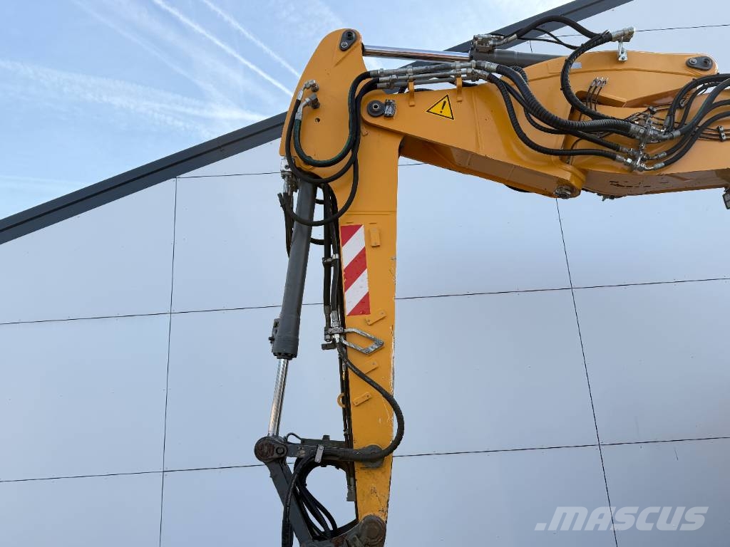 Liebherr A914 - Triple Boom / 2 extra Buckets! Bagri na kolesih