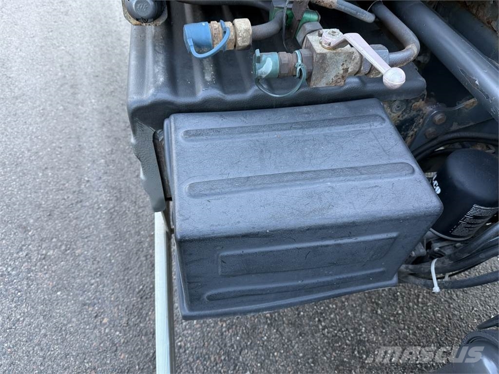 Sisu R500 E13M K-APP-8X2 Lastväxlare/Krokbilar