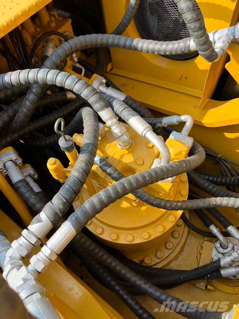 CAT 330 D L Pelle sur chenilles