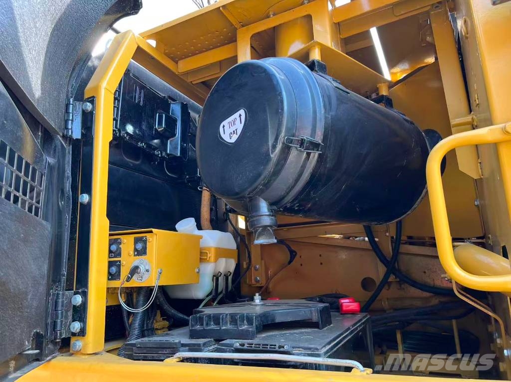 CAT 330 D L Pelle sur chenilles
