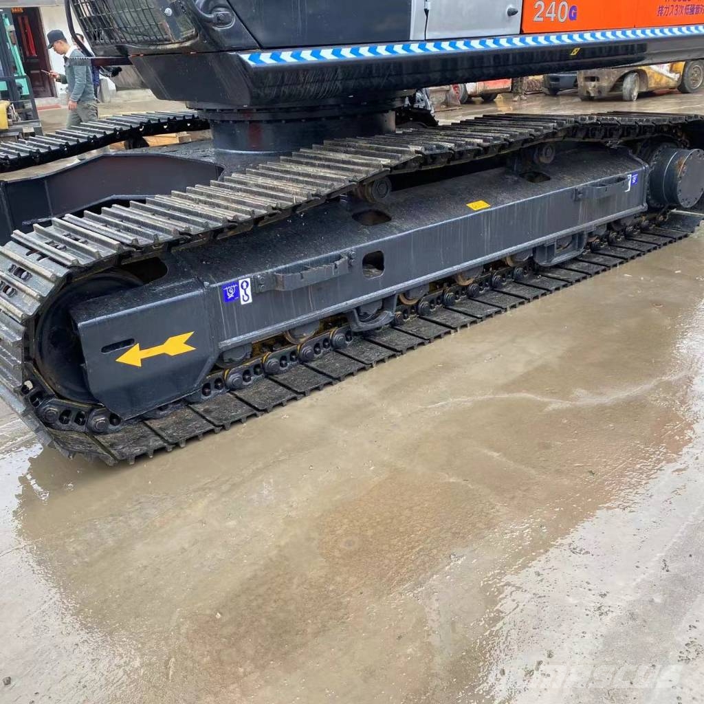 Hitachi ZX 240 履带挖掘机