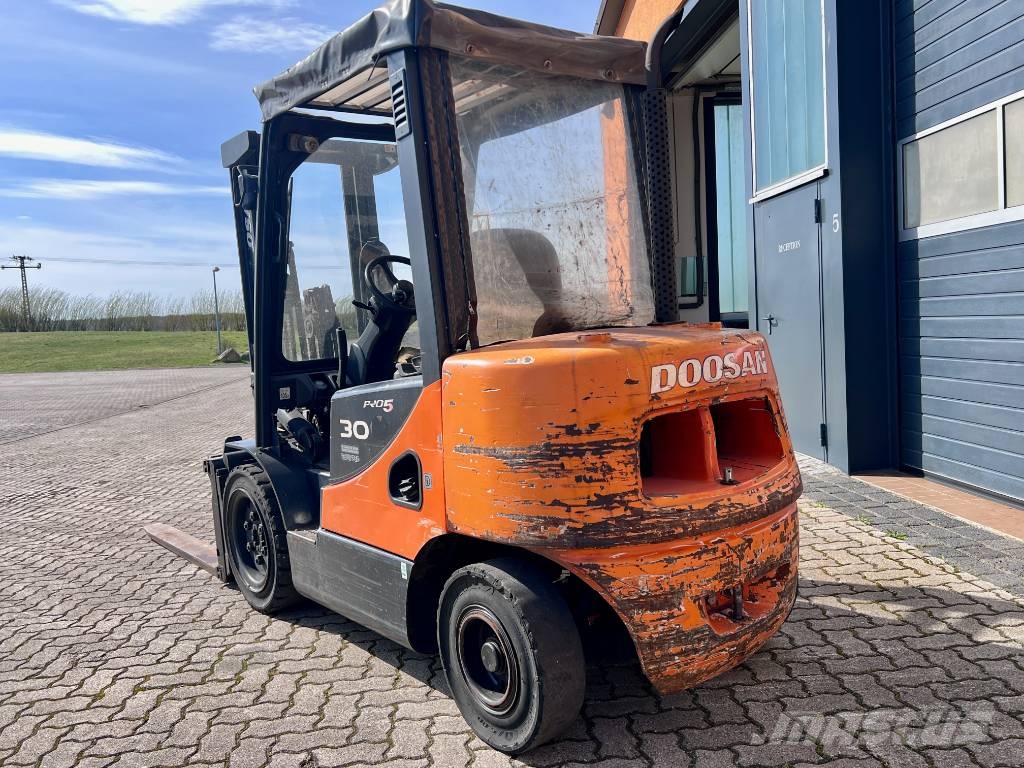 Doosan D 30 S-5 Dieseltrukit