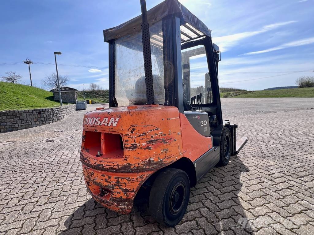Doosan D 30 S-5 Dieseltrukit
