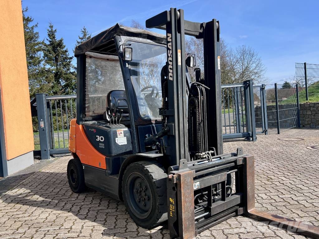 Doosan D 30 S-5 Dieseltrukit